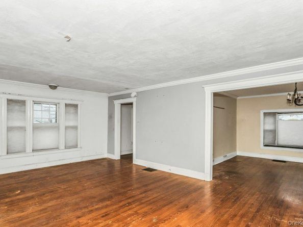 113 Murray Avenue, Port Washington NY 11050