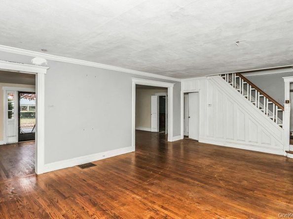 113 Murray Avenue, Port Washington NY 11050