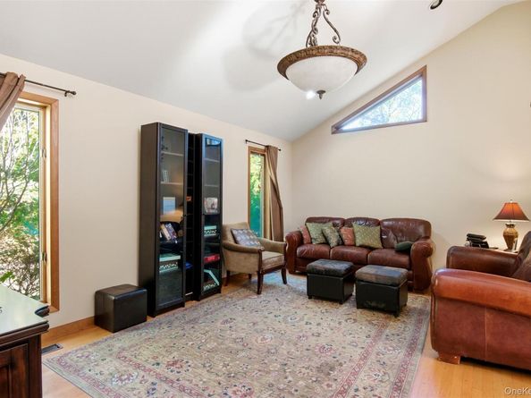 18 Greenlawn Road, Huntington NY 11743