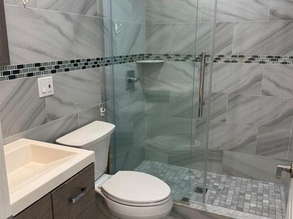 756 40th St 2R, Brooklyn NY 11232