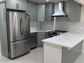 756 40th St 2R, Brooklyn NY 11232