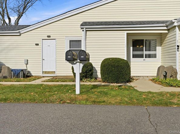 401 Cabot Court E, Saint James NY 11780