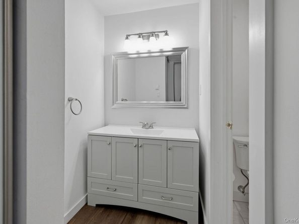 401 Cabot Court E, Saint James NY 11780