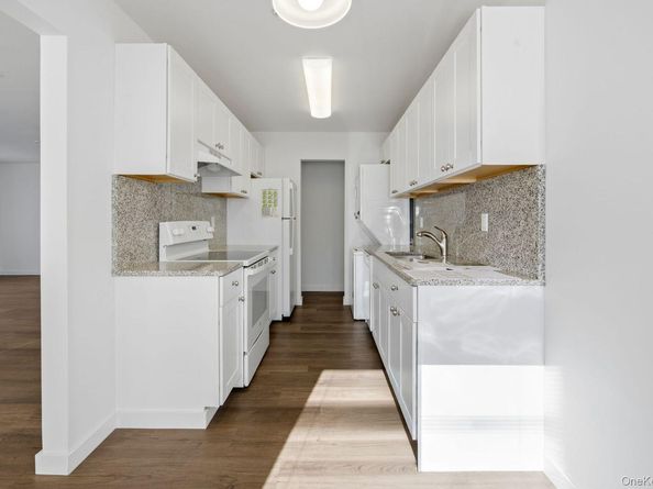 401 Cabot Court E, Saint James NY 11780