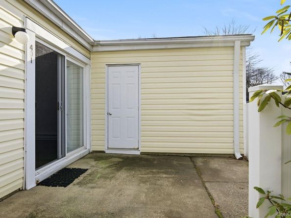 401 Cabot Court E, Saint James NY 11780