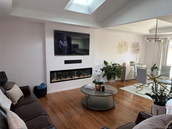 648 Molloy Street, Copiague NY 11726