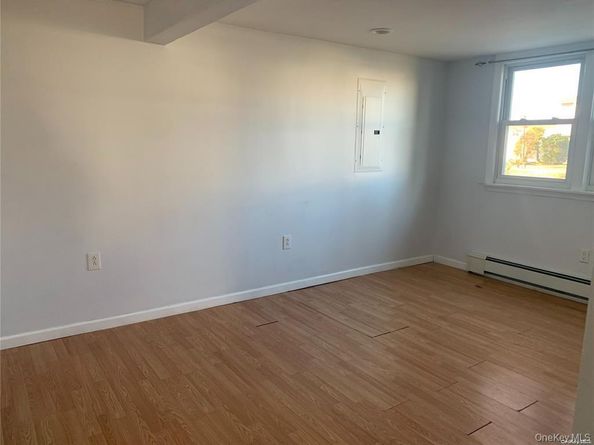 648 Molloy Street, Copiague NY 11726