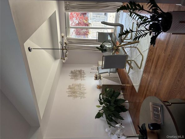 648 Molloy Street, Copiague NY 11726