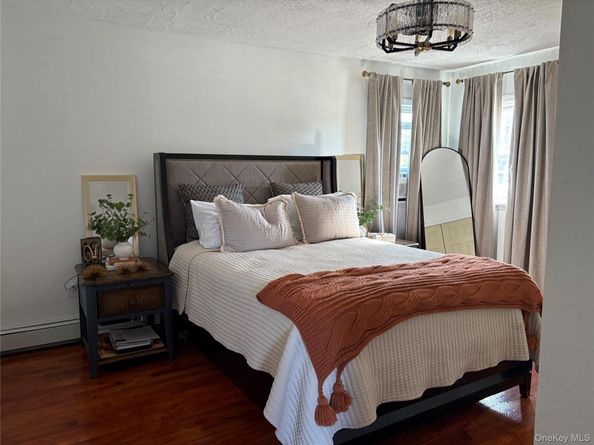 648 Molloy Street, Copiague NY 11726