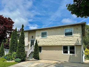 648 Molloy Street, Copiague NY 11726