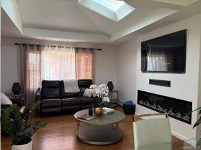 648 Molloy Street, Copiague NY 11726