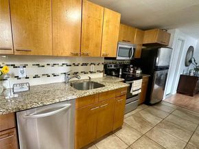 648 Molloy Street, Copiague NY 11726