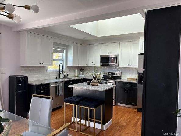 648 Molloy Street, Copiague NY 11726