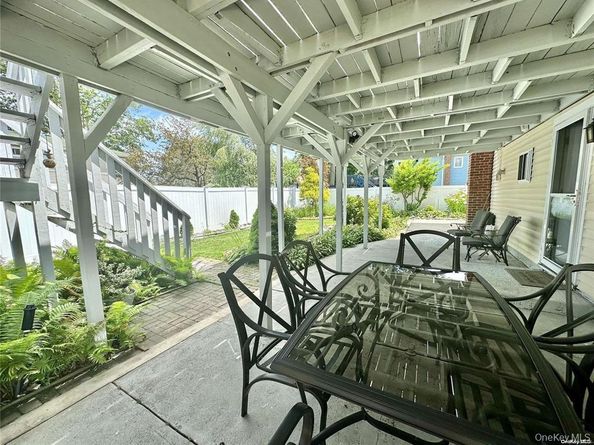 648 Molloy Street, Copiague NY 11726