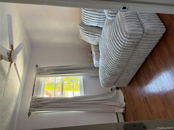 648 Molloy Street, Copiague NY 11726