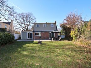 174 Parkside Drive, Roslyn Heights NY 11577