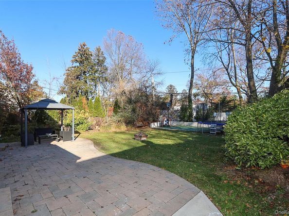 174 Parkside Drive, Roslyn Heights NY 11577