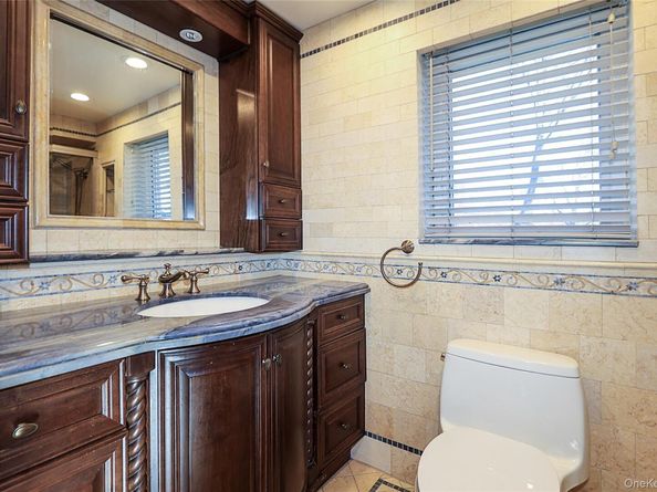 174 Parkside Drive, Roslyn Heights NY 11577