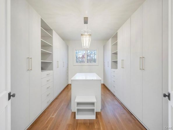 6 Gables Court, Dix Hills NY 11746