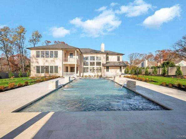 6 Gables Court, Dix Hills NY 11746