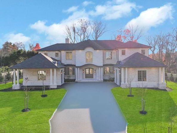 6 Gables Court, Dix Hills NY 11746