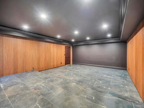 6 Gables Court, Dix Hills NY 11746