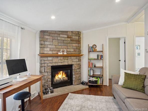 337 Three Mile Harbo 10, East Hampton NY 11937