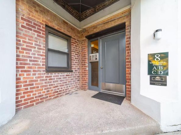 8 W Mill Drive 1B, Great Neck NY 11021