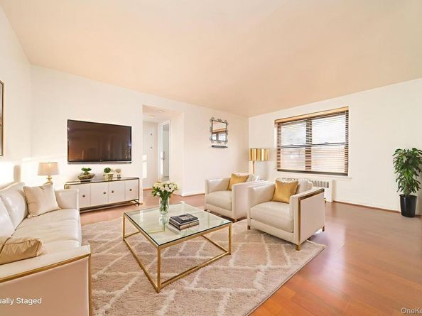 8 W Mill Drive 1B, Great Neck NY 11021