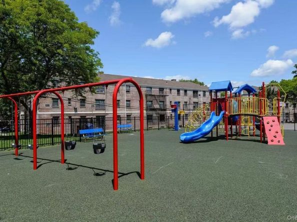 8 W Mill Drive 1B, Great Neck NY 11021