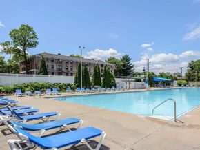 8 W Mill Drive 1B, Great Neck NY 11021