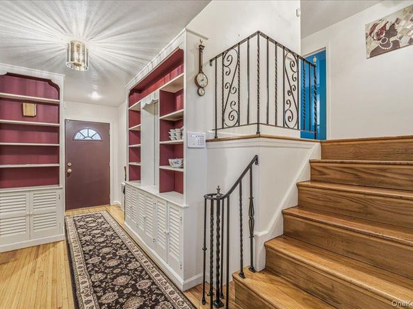 816 Pepperidge Road, Westbury NY 11590