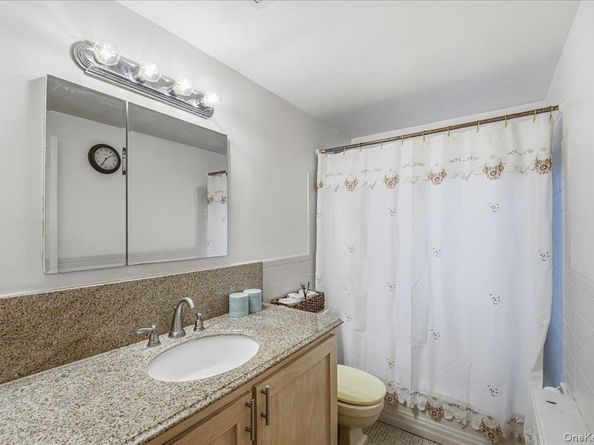 816 Pepperidge Road, Westbury NY 11590