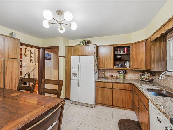 816 Pepperidge Road, Westbury NY 11590