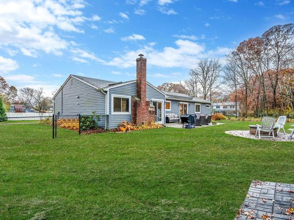 1 Fuller Drive, Ridge NY 11961