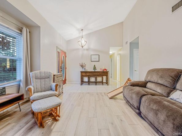 1 Fuller Drive, Ridge NY 11961