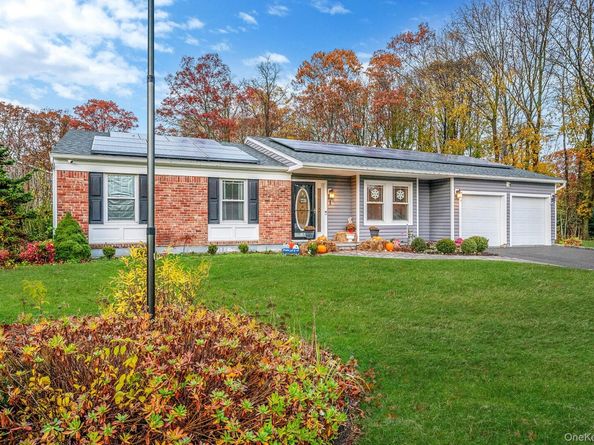 1 Fuller Drive, Ridge NY 11961