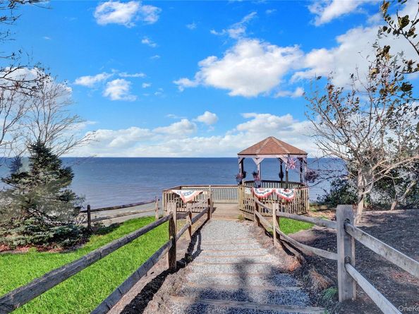 132 Soundview Drive, Rocky Point NY 11778