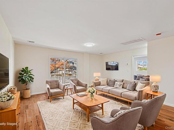 244 water Lane S, Wantagh NY 11793