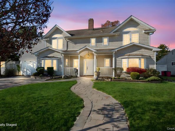 244 water Lane S, Wantagh NY 11793