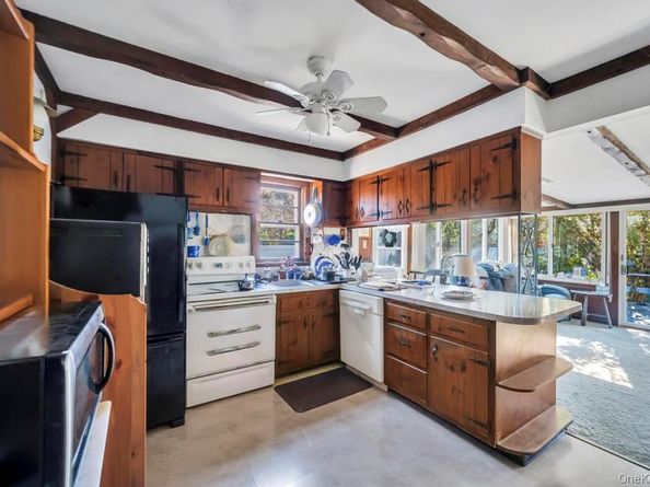 14 Weichers Street, Ronkonkoma NY 11779