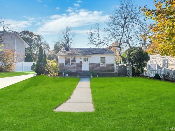 14 Weichers Street, Ronkonkoma NY 11779