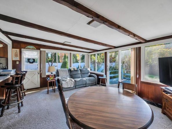 14 Weichers Street, Ronkonkoma NY 11779