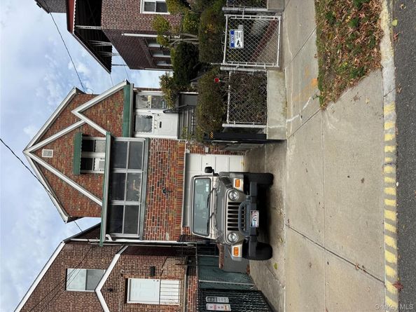 915 E 222nd Street, Bronx NY 10469