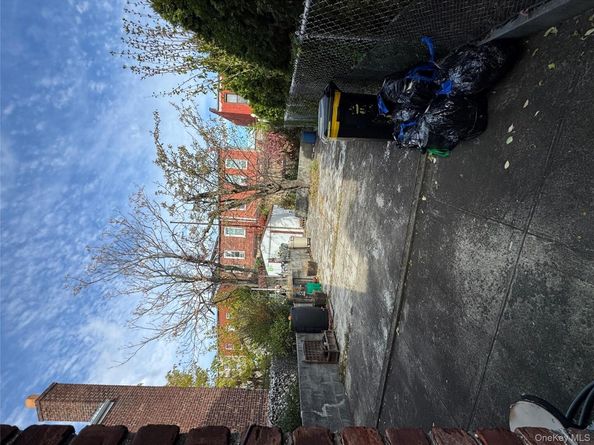 915 E 222nd Street, Bronx NY 10469