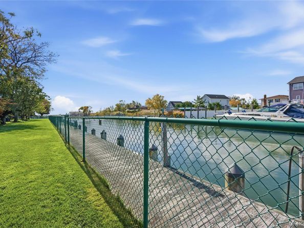 313 Mariners Way, Copiague NY 11726