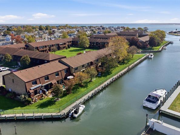 313 Mariners Way, Copiague NY 11726