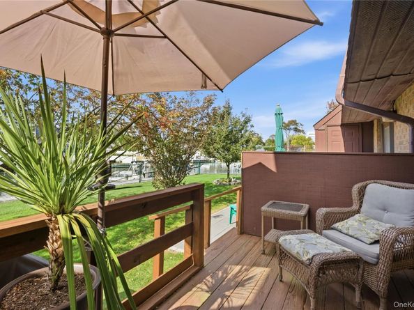 313 Mariners Way, Copiague NY 11726