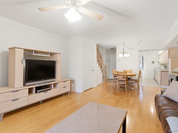 313 Mariners Way, Copiague NY 11726