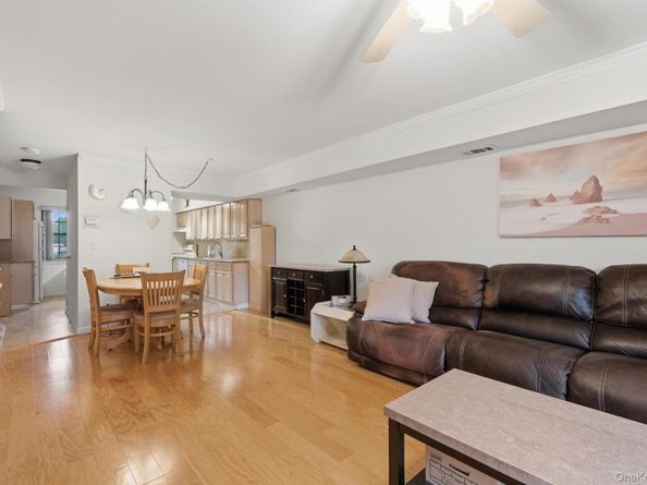 313 Mariners Way, Copiague NY 11726